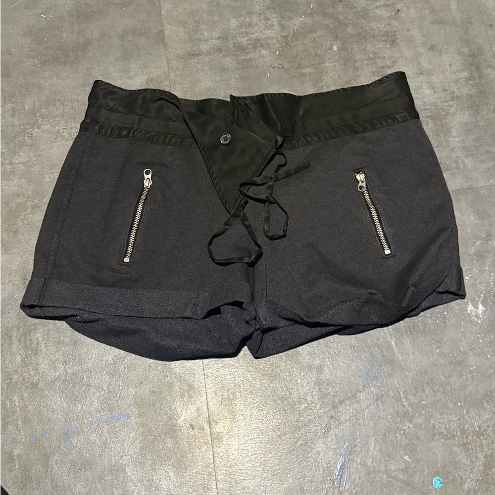 Aryn Black Women's Shorts with Zipper Pockets - Size Medium